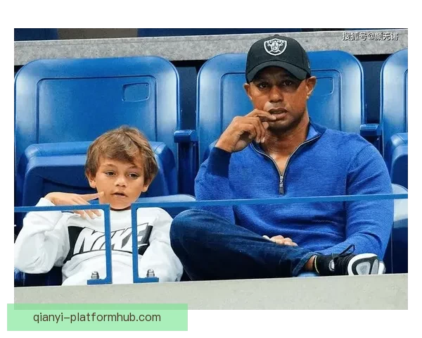 詹姆斯父子打高尔夫遭遇惊险 鳄鱼现身水中老詹勇敢捡球